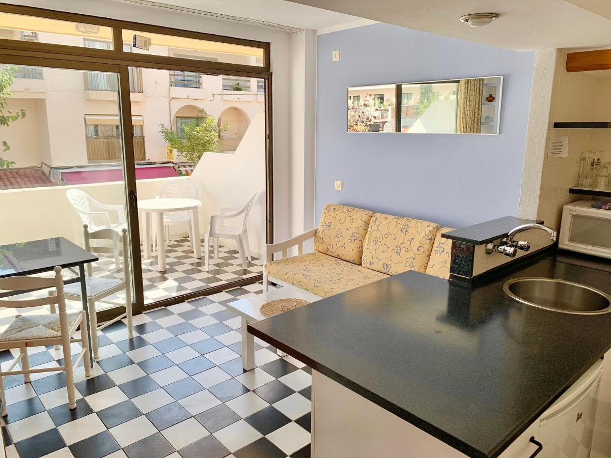 Apartamentos Miranda Es Pujols Exterior photo